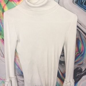 Romeo + Juliet white turtle neck sweater